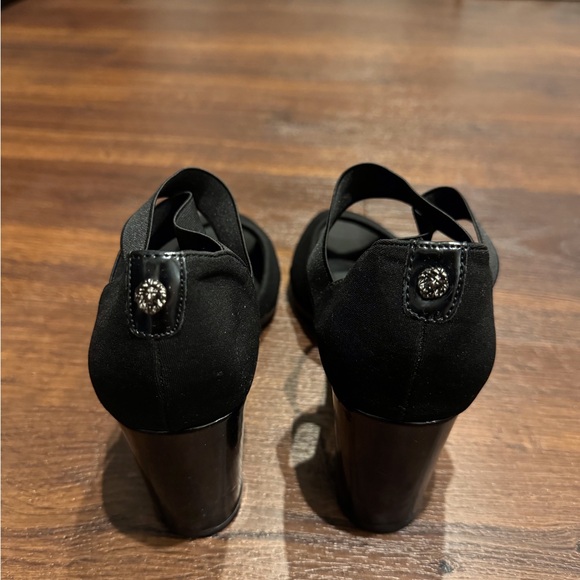 Ann Klein NWOT Iflex block heel Shoes with elastic straps & cushioned soles. - Picture 3 of 6